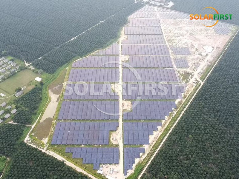 Montagem no solo de 30 MWp na Malásia