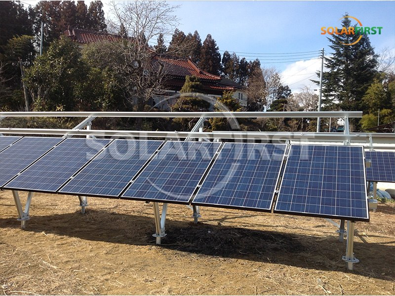Montagem no solo de 165 kWp no Japão