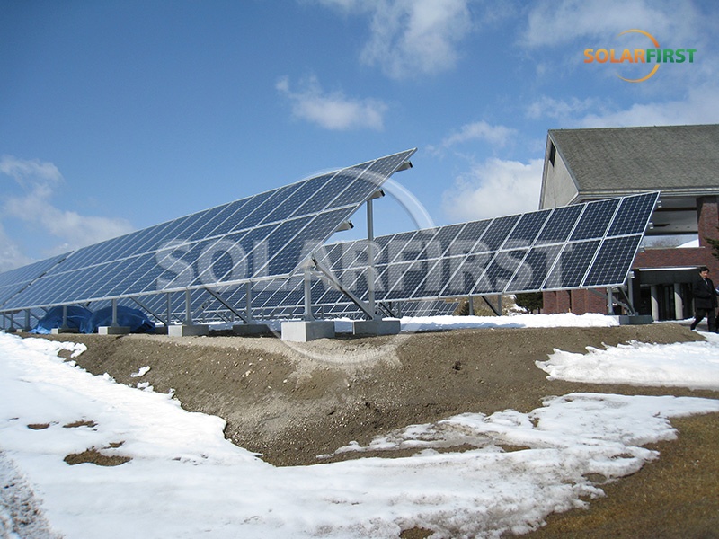 Montagem no solo de 477 kWp no Japão