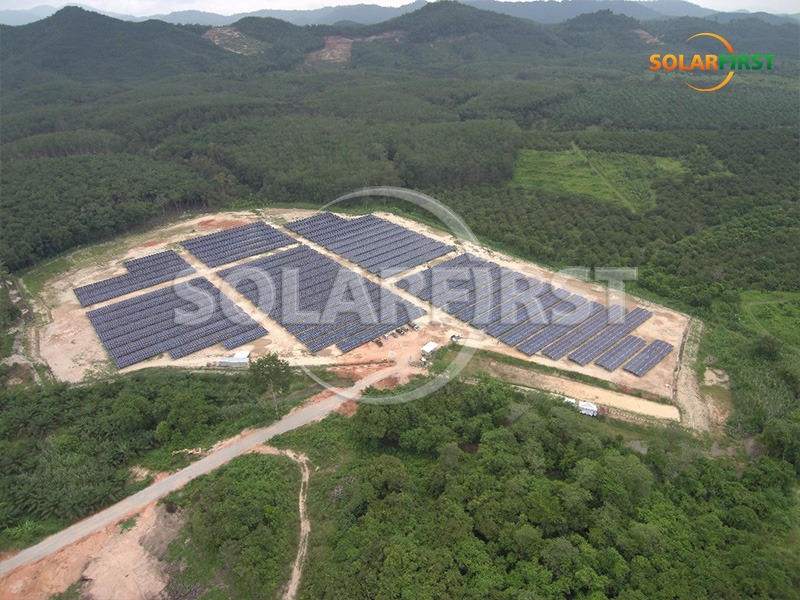 Montagem terrestre de 15,9 MWp na Malásia