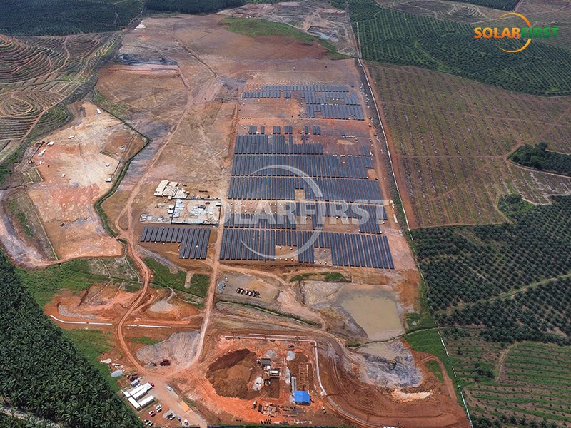 Montagem no solo de 73 MWp na Malásia