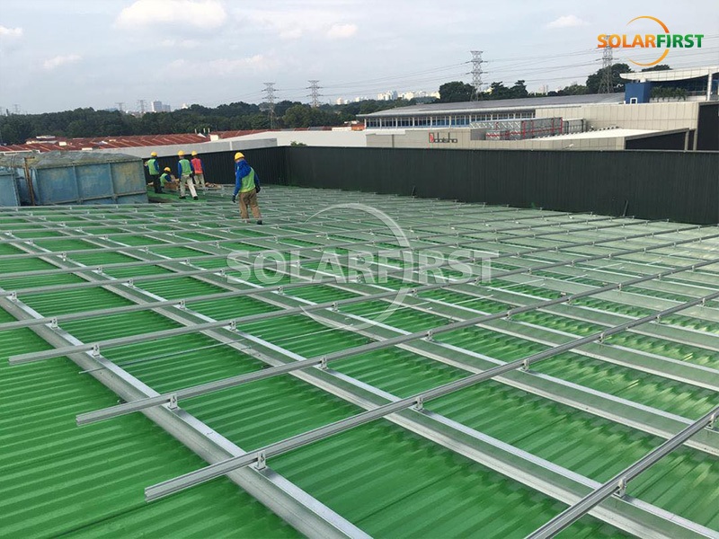 Montagem de telhado de telha metálica de 1 MWp na Malásia