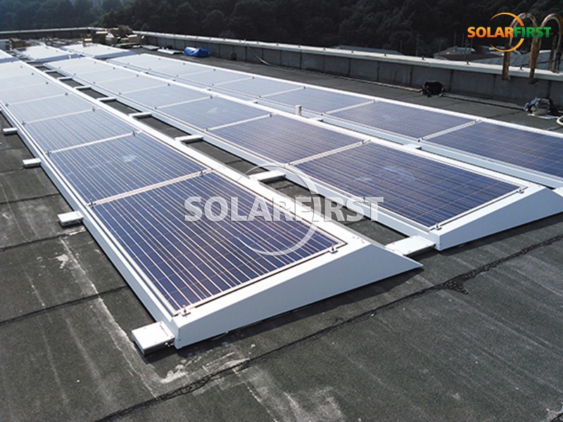 Montagem de lastro de 80 kWp no Japão