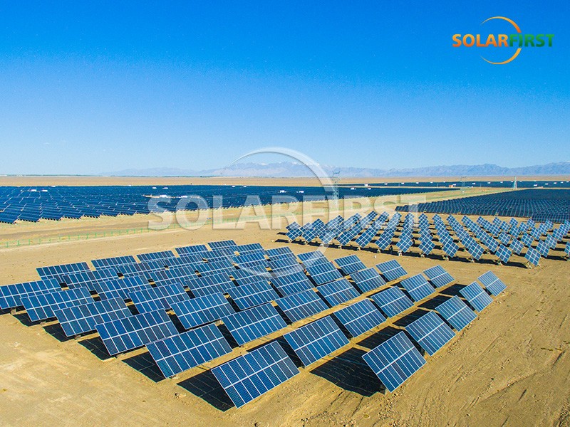Rastreamento de eixo único plano de ligação de 150 kWp em Xinjiang