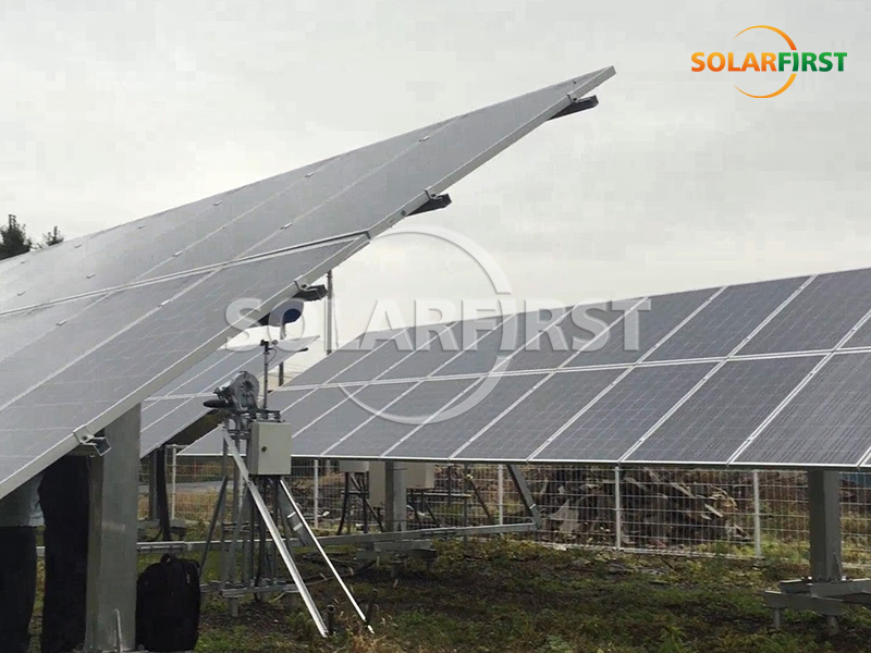 Rastreamento de eixo único plano de ligação de 300 kWp no Japão