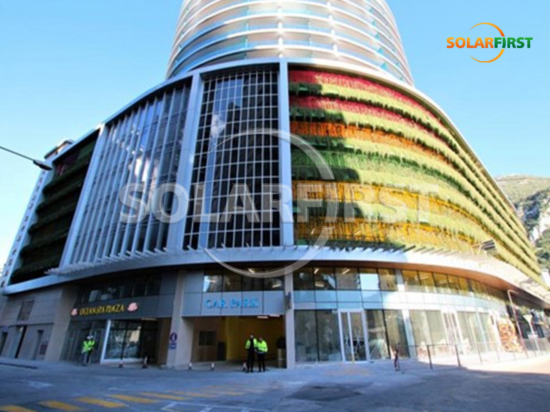 Parede de cortina BIPV de 150 kWp em Gibraltar