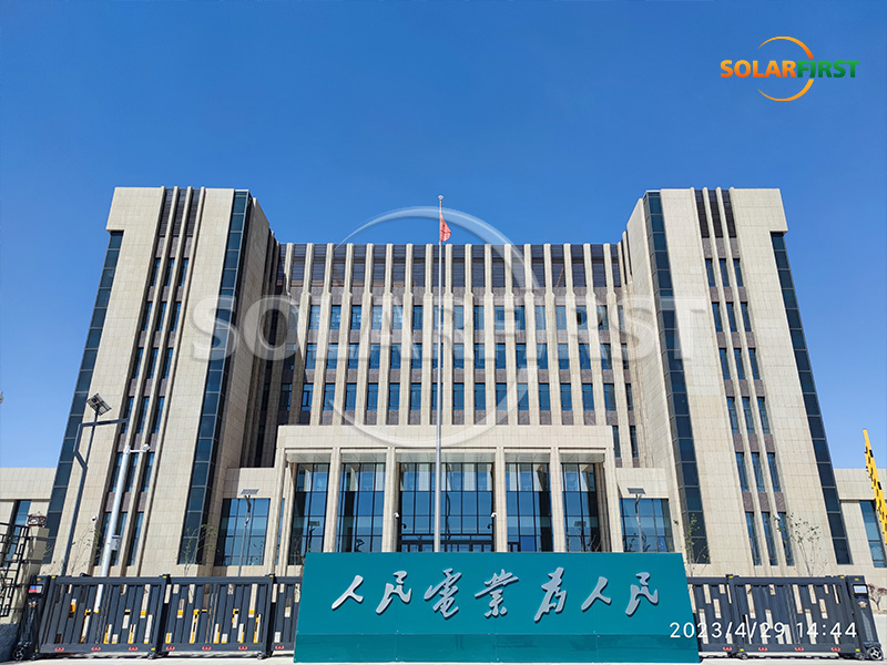 Parede de cortina BIPV de 20 kWp em Xinjiang