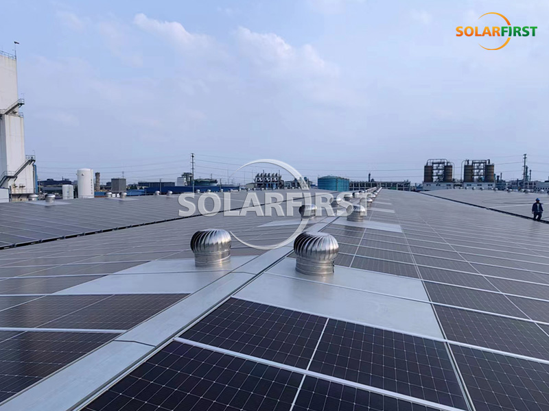 Montagem em telhado BIPV de 3 MWp em Jiaozuo, Henan