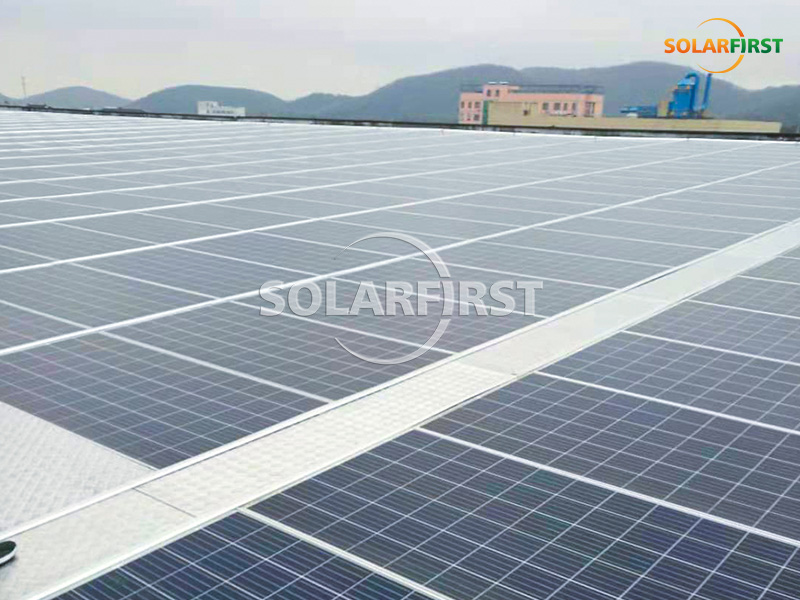 Montagem de telhado BIPV de 4,9 MWp em Port Klang, Malásia