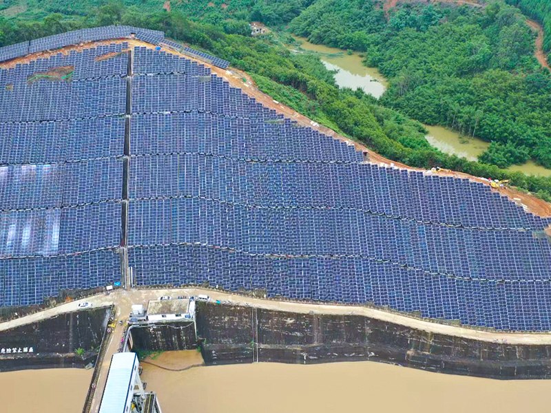 O projeto de demonstração de suporte de suspensão flexível em grande escala para encostas íngremes em Wuzhou está prestes a ser conectado à rede para geração de energia