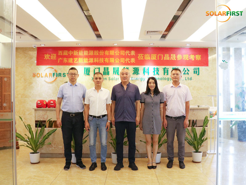 Sinergia estratégica em inovação solar: Guangdong Jianyi e Tibet Zhong Xin Neng visitam o Solar First Group