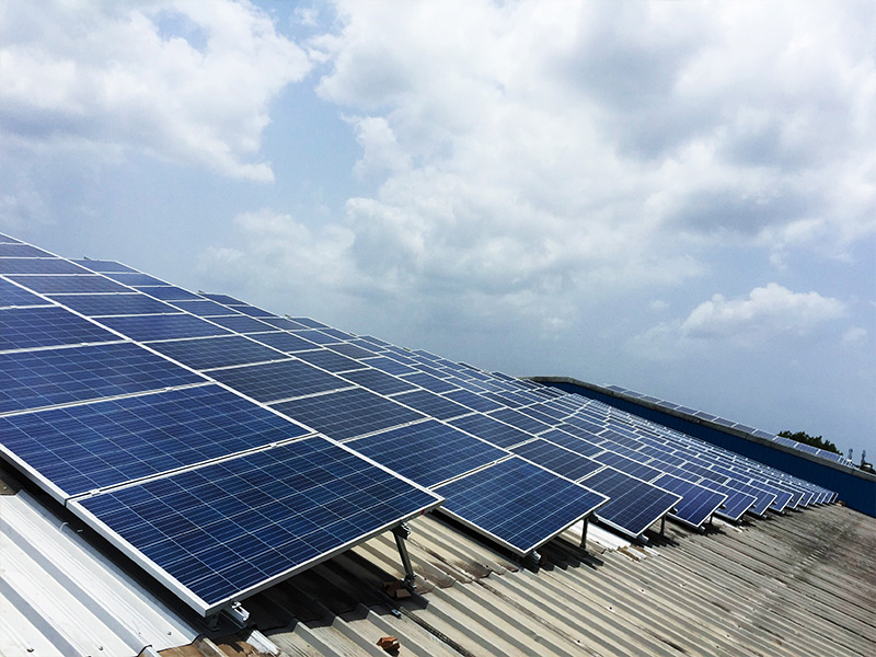 Série de suportes de teto: pernas ajustáveis ​​de metal para montagem solar otimizada