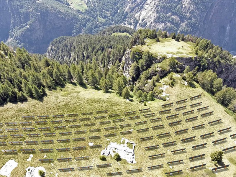 A construção de centrais solares nos Alpes Suíços continua a avançar, mas ainda persistem controvérsias