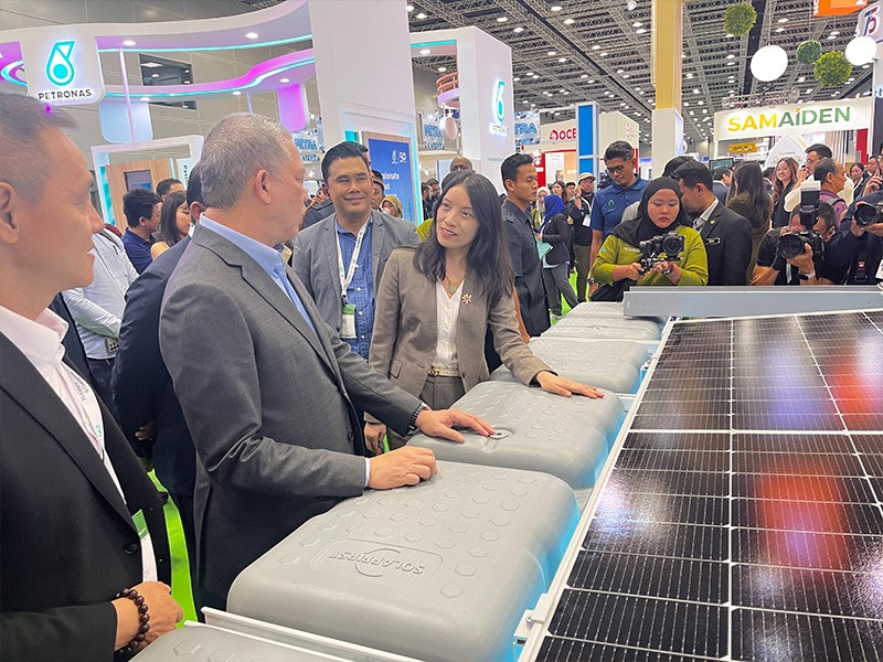 Ministro da Energia da Malásia visita estande da Solar First na IGEM e CETA 2024