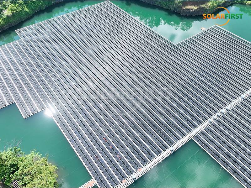 Projeto fotovoltaico flutuante de 7,2 MW inicia operações, impulsionando a transição de energia verde de Hainan